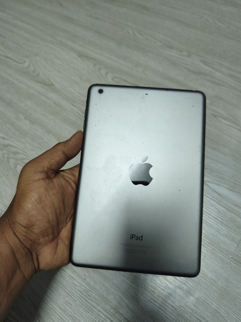 ipad mini 2 (Category: iPad) located in Kuala Lumpur. Submitted by azyanshop (Listing ID 1436187086, Image 3). Description: skrin protector je owner baru kene tukar condition cantik lg camera ok charge xde masalah body cantik ngam nk layan game,google,youtube kotak pun kita bagi skali harga nego sikit2 cod shah alam sek 30.