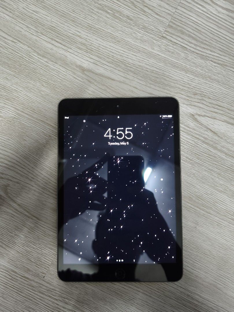 ipad mini 2 (Category: iPad) located in Kuala Lumpur. Submitted by azyanshop (Listing ID 1436187086, Image 2). Description: skrin protector je owner baru kene tukar condition cantik lg camera ok charge xde masalah body cantik ngam nk layan game,google,youtube kotak pun kita bagi skali harga nego sikit2 cod shah alam sek 30.