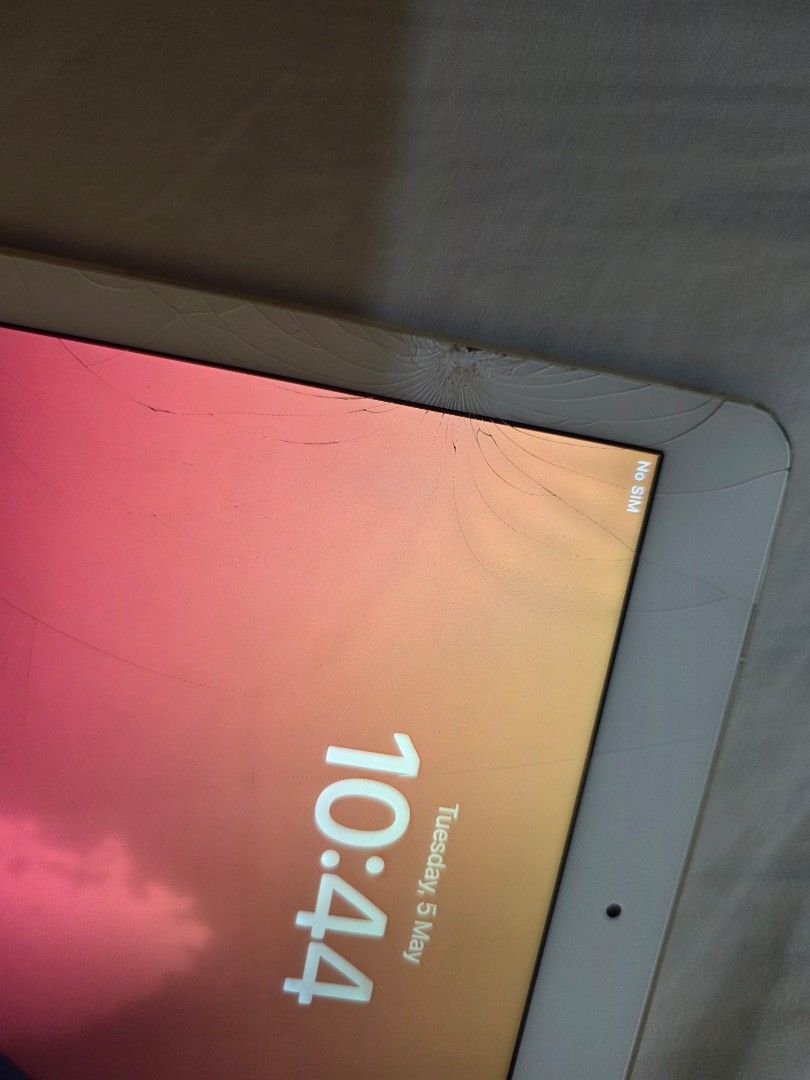 iPad Pro 9.7 128GB CELLULAR 2016. BAD CONDITION446058007584450561
