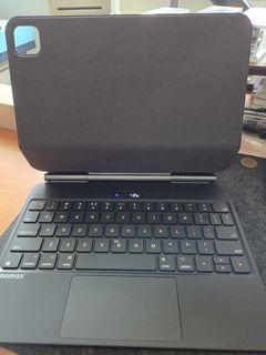 Third-Party iPad Pro Keyboard454102692712960000