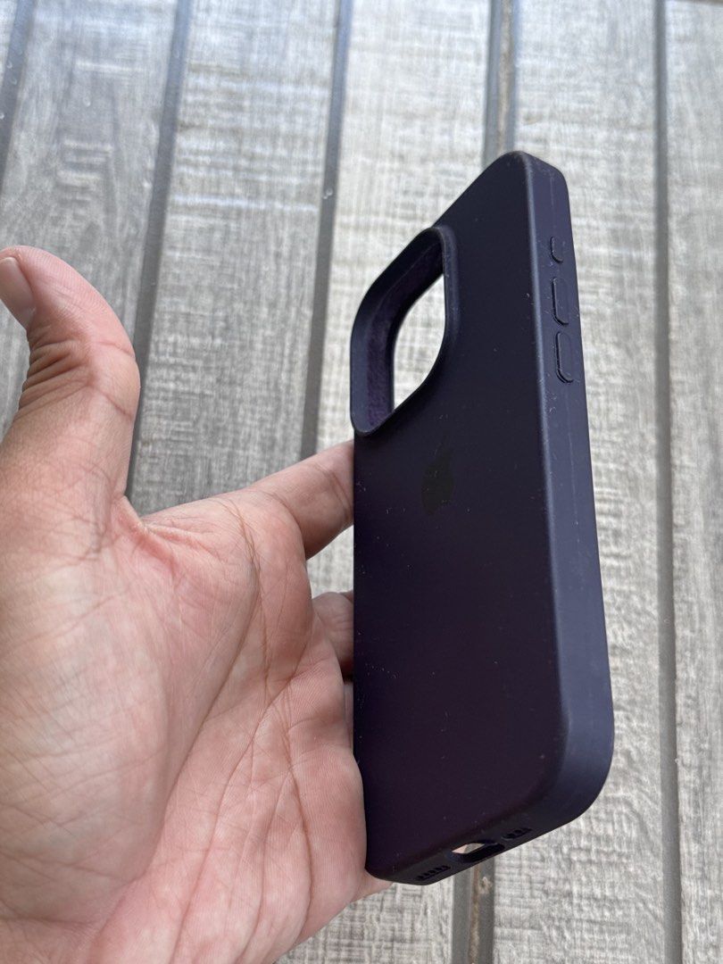 iphone 15 pro case (Category: Cases & Sleeves) located in Cagayan de Oro. Submitted by rjstz (Listing ID 1436258173, Image 3). Description: iphone 15 pro case dark violet bought @ globe for 800 pesos sold already iphone change to oppo x9 .