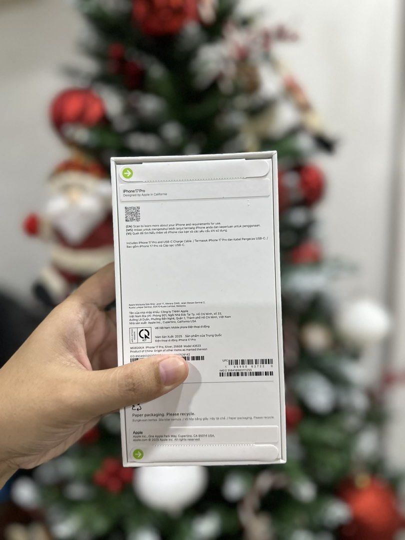 iPhone 17 Pro Brand new sealed (Category: iPhone 17 Series) located in Dasmarinas. Submitted by lovekayeeeee (Listing ID 1436268638, Image 2). Description: I also have dark blue.