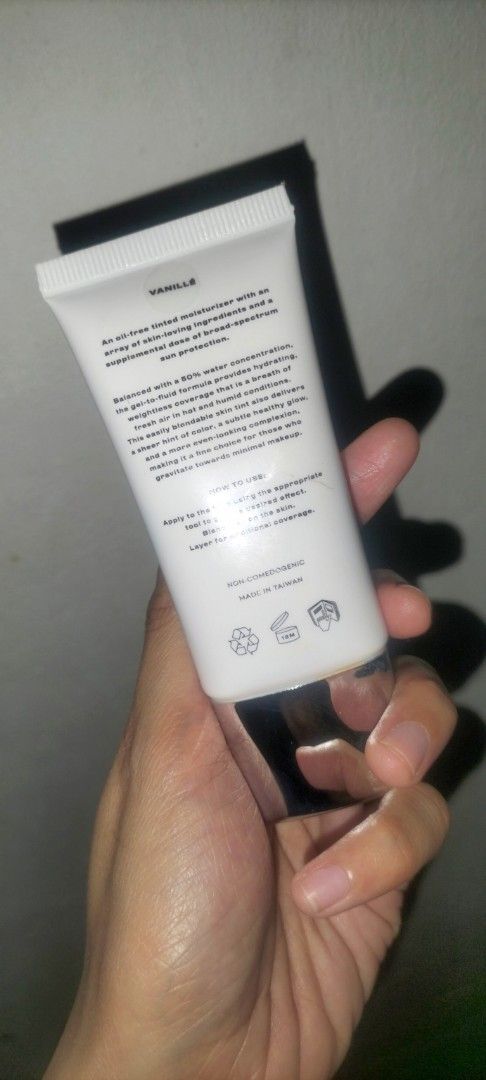 ISSY & Co. Active Skin Tint (Category: Makeup) located in Calamba. Submitted by kristine_29000 (Listing ID 1436205086, Image 2). Description: - ISSY & Co. Active Skin Tint -In the shade: Vanilla -No issue -Used almost 5x (though almost puno pa siya) (sanitized) DECLUTTERING❗ .