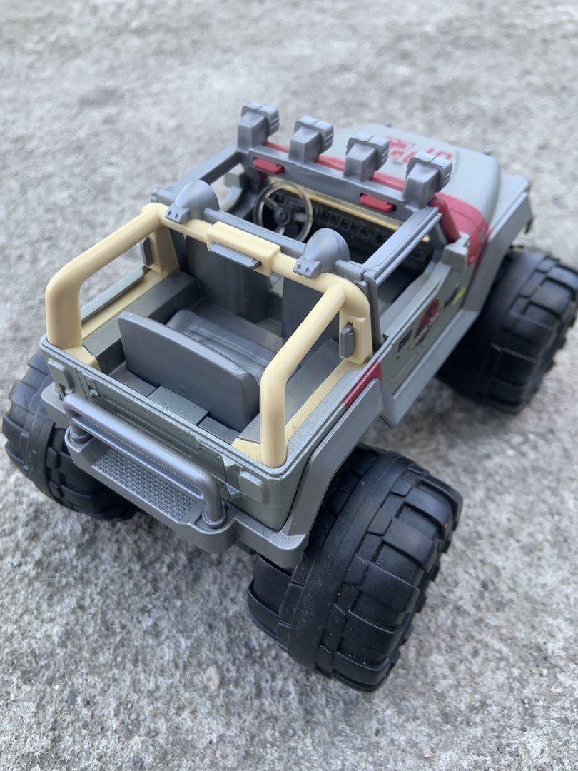 Jurassic World '93 Jeep Wrangler (Category: Vehicle & Diecast Models) located in General Trias. Submitted by usitemsss (Listing ID 1436159822, Image 3). Description: -1,500 only -8.5/10 condition -Hindi masyadong nalaro. More on display. -MOP: BDO/Gcash only - Original (From US) -We only ship via Lalamove or J&T..