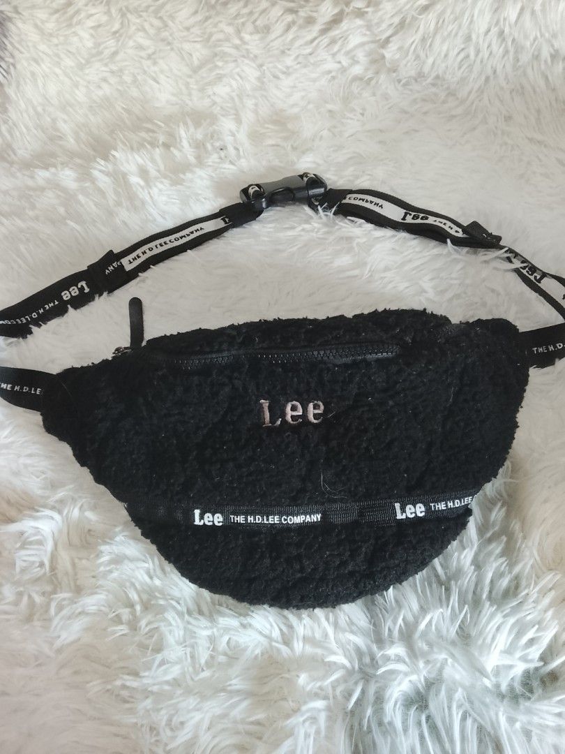 LEE FURR BELTBAG (Category: Luxury Bags & Wallets) located in Bulacan. Submitted by clarissecgrm (Listing ID 1436254405, Image 1). Description: like new LEE FURR BELTBAG SPACIOUS.