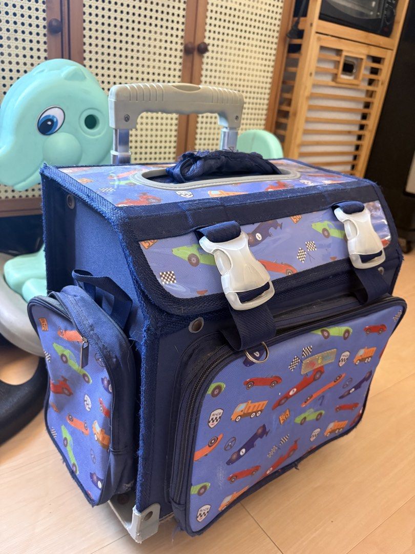 Lily and Tucker Trolley Bag (Category: Shoulder Bags) located in Imus. Submitted by niccolee (Listing ID 1436125089, Image 2). Description: .