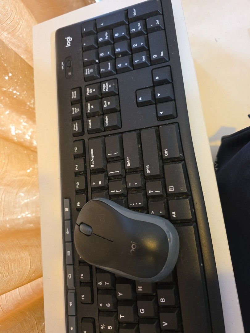 Logitech Keyboard and Mouse445419862895503361