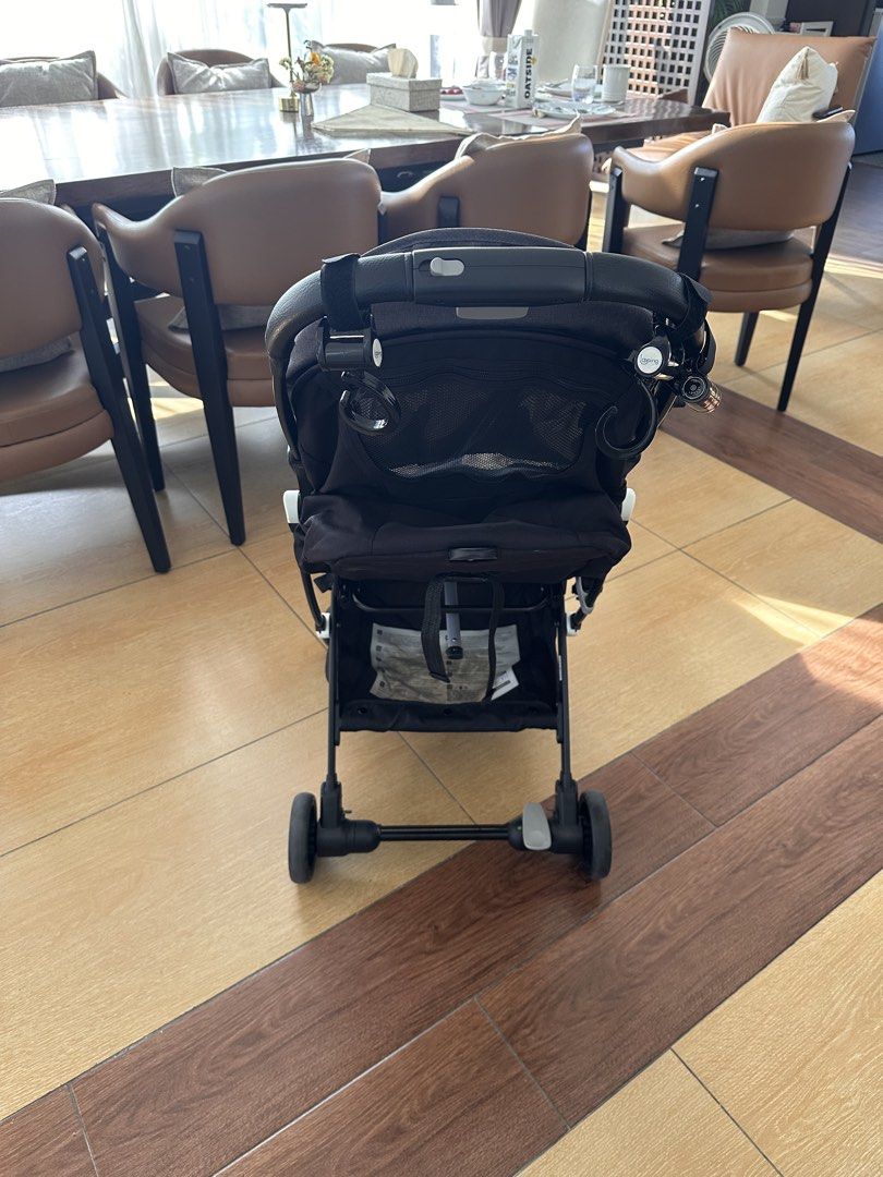 Looping Squizz 3 stroller (Category: Strollers) located in Manila. Submitted by obgynsono7990 (Listing ID 1436168622, Image 3). Description: - Looping Squizz 3 Stroller - Black frame and seat - Grey canopy - Compact and foldable design - Safety harness included - Features a storage basket - Overall condition: Excellent - Bought in October 2024 in Edamama Fair Pick up ℅ buyer Location: QC .