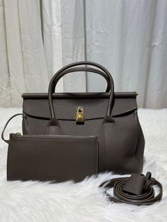 (Category: ) located in . Submitted by shoulderfashion (Listing ID 1436208829, Image 1). Description: .