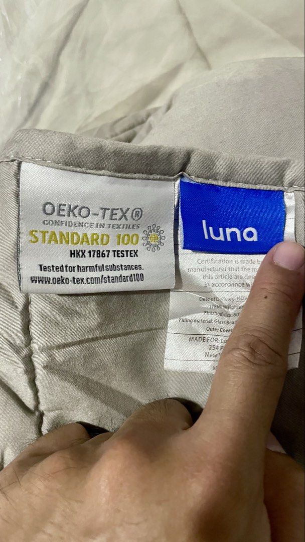 luna weighted blanket 15 lbs (Category: Bedding & Towels) located in Taguig. Submitted by fosteratt (Listing ID 1436260763, Image 2). Description: luna weighted blanket 15 lbs 60x80 queen size RFS: moving Negotiable .