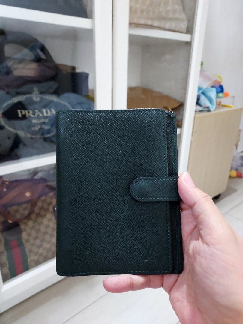 LV Agenda pm (Category: Luxury Bags & Wallets) located in Paranaque City. Submitted by andim8 (Listing ID 1436189943, Image 1). Description: LV Agenda, with card slots in Taiga Leather still in very good conditon a little liquis paper stain inside but manageable.
