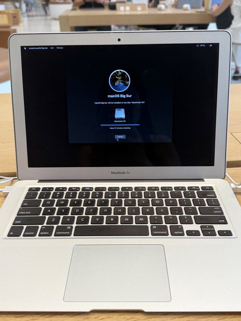 MacBook Air 13inch445663256102184960