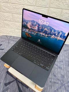 MacBook Air454060938174801920