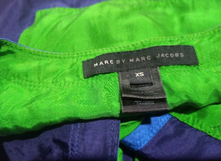 Marc by Marc Jacobs Dress XS (Category: Luxury Apparel) located in Lamut. Submitted by sakosack (Listing ID 1436285084, Image 3). Description: Navy blue dress with green and red accents. Features a tie detail at the neckline and waist. The dress has short sleeves and a relaxed fit. The tag indicates it is size XS. Made by Marc by Marc Jacobs..
