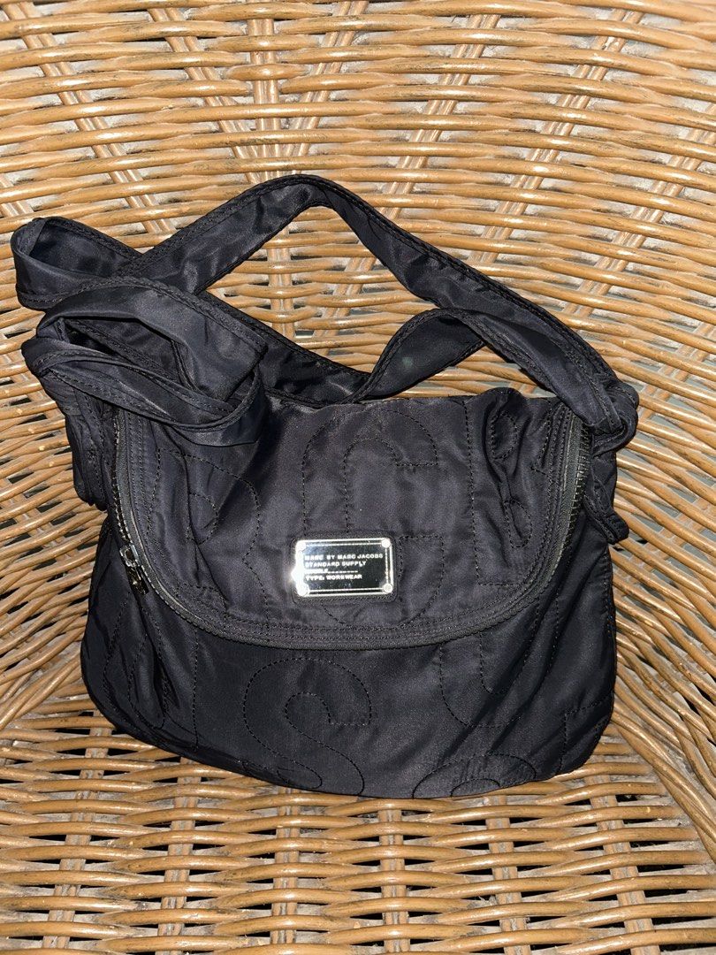 Marc Jacobs (Category: Cross-body Bags) located in Manila. Submitted by mariantim76369 (Listing ID 1436140194, Image 2). Description: .