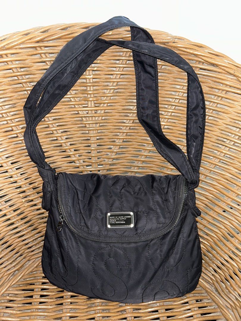 Marc Jacobs (Category: Cross-body Bags) located in Manila. Submitted by mariantim76369 (Listing ID 1436140194, Image 1). Description: .