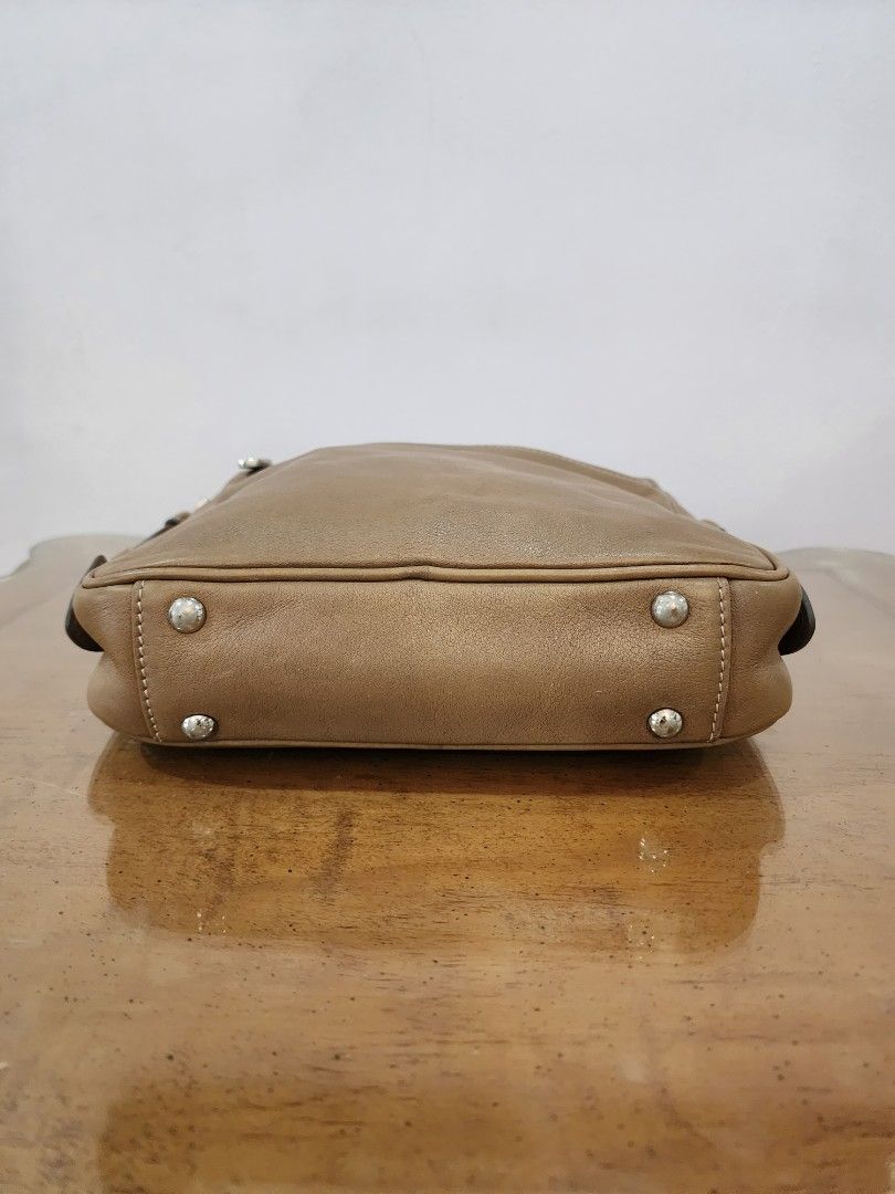 Mcm Men's Sling (Category: Luxury Bags & Wallets) located in Valenzuela. Submitted by absolutelychick (Listing ID 1324744476, Image 3). Description: L 9" x W 2.5" x H 9.75" Yung color po nito para po siyang olive green na tan. meron pong fade sa hardwares and near sa zipper konting press mark sa body please check photos for reference jrs, lbc, j&t lalamove/grab ready.