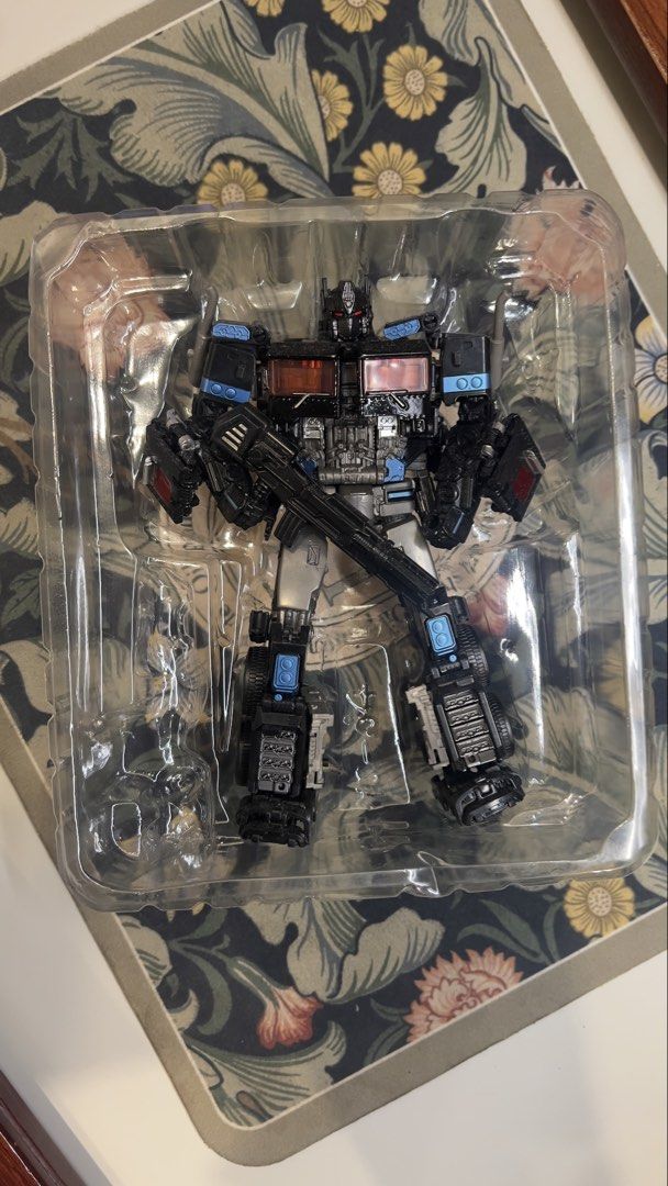 Mechanical Alliance Dark Commander Die Cast Metal (Category: Action & Battle Toys) located in Paranaque City. Submitted by btslite (Listing ID 1436178763, Image 2). Description: - Height 7” - Transformer like action figure - Features a black and blue color scheme - Die-cast metal transformation figure - Brand new in original packaging - Suitable for ages 6 and up ⚠️ Condition: Pre-loved / second-hand. Not brand new—may have minimal signs of use. 