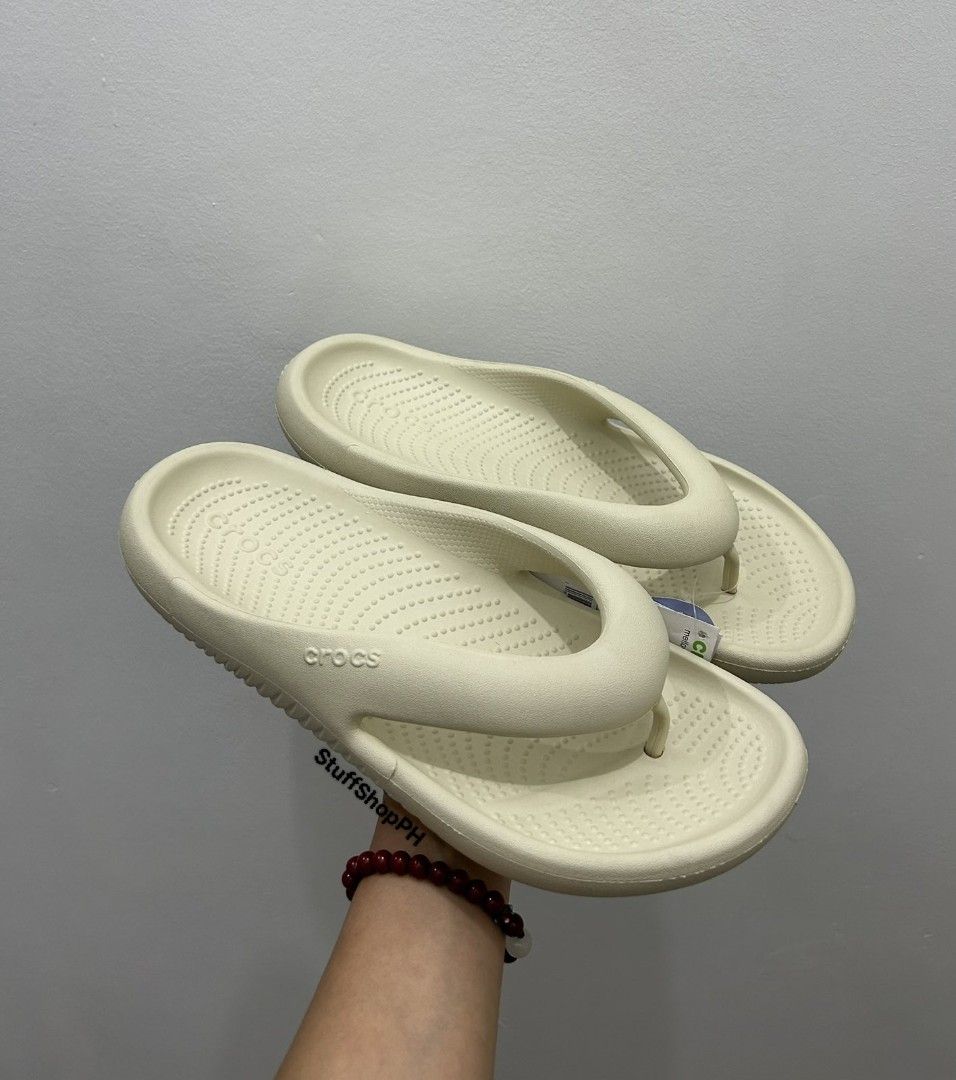 Mellow flip Bone (Category: Slippers & Slides) located in Caloocan City. Submitted by annegarciichua (Listing ID 1436145367, Image 1). Description: Mellow flip Bone M9/W11 💯 % Legit! ✅ Hang tags ✅ Zip lock.