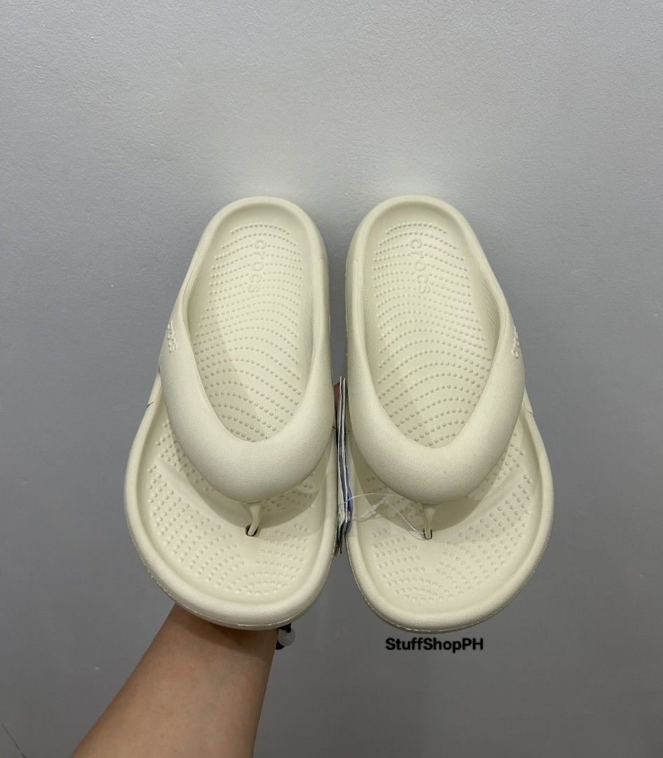Mellow flip Bone (Category: Slippers & Slides) located in Caloocan City. Submitted by annegarciichua (Listing ID 1436145367, Image 2). Description: Mellow flip Bone M9/W11 💯 % Legit! ✅ Hang tags ✅ Zip lock.