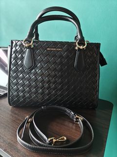 (Category: ) located in . Submitted by syedjuniorcloset (Listing ID 1436195185, Image 1). Description: .