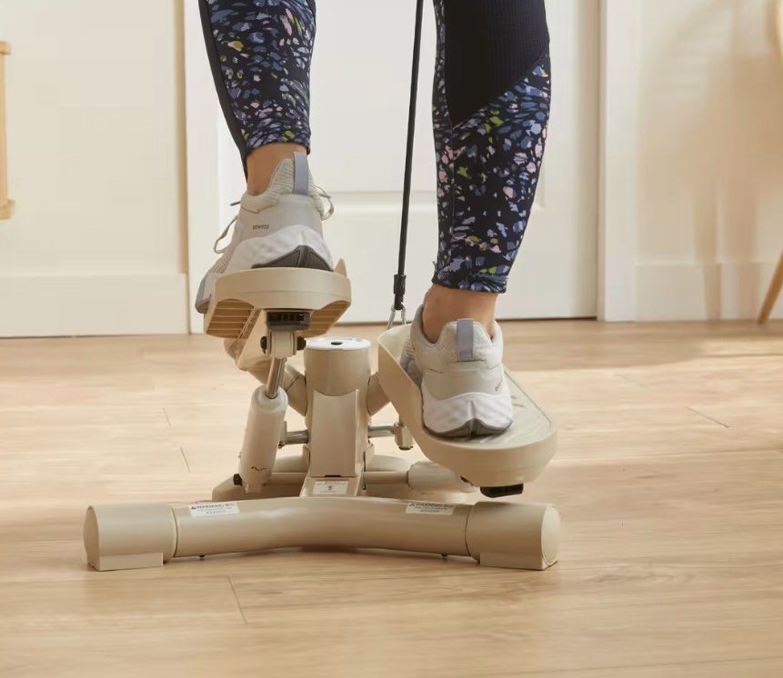 MINI STEPPER MS500 (Category: Cardio & Fitness Machines) located in Manila. Submitted by boldrabbit-e01c (Listing ID 1436171090, Image 2). Description: The twist movement specific to the MS500, combined with the elastic handles included, will help you achieve your objective quickly and effectively. Tone up your whole body and improve your endurance with the MS500 stepper, designed by our experts for full cardio and muscle training. WITH BOX INCLU
