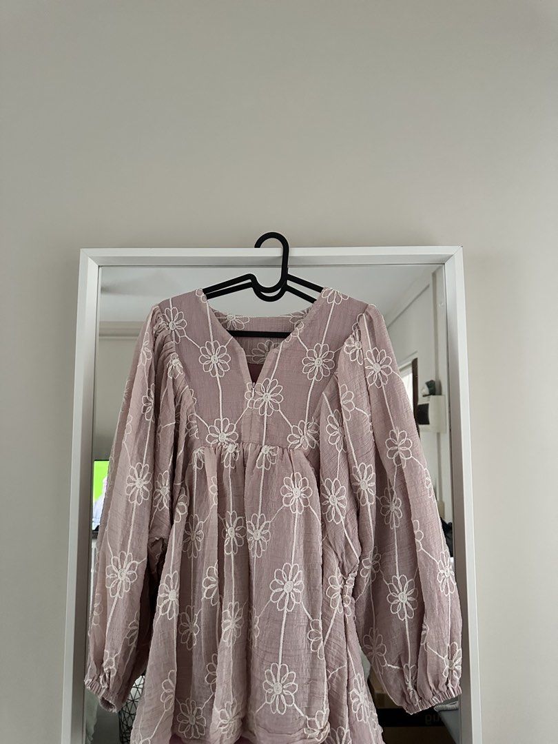 Muslimah assorted tops (Category: Tops) located in Singapore. Submitted by heyaitsfaa (Listing ID 1436192741, Image 2). Description: All sizes fits PTP 55-65, worn lightly still in good condition 1st pic denim stripe top worn once- $15 SOLD ❌ 2nd pic- $10 SOLD ❌ 3rd pic- $5 4th pic- $5 5th pic black waffle top- $8 6th pic green waffle top- $8 7th pic Khaizan size 2 BNIP- $12 8th pic Khaizan size 2 BNIP- $12 ❌ SOLD 9th pic- $8 ❌ SOLD Prices are al