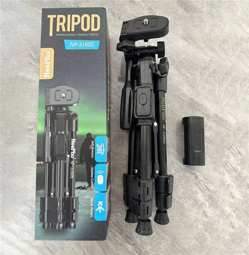 neepho tripod with remote np-3160s (Category: Tripods & Monopods) located in Manila. Submitted by yzcartph (Listing ID 1436169617, Image 2). Description: NeePho NP-3160S tripod with remote Foldingheight:31.5cm Maximumheight:65cm.