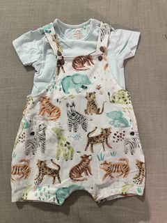 (Category: ) located in . Submitted by nahprelovedcloset (Listing ID 1436203722, Image 1). Description: .