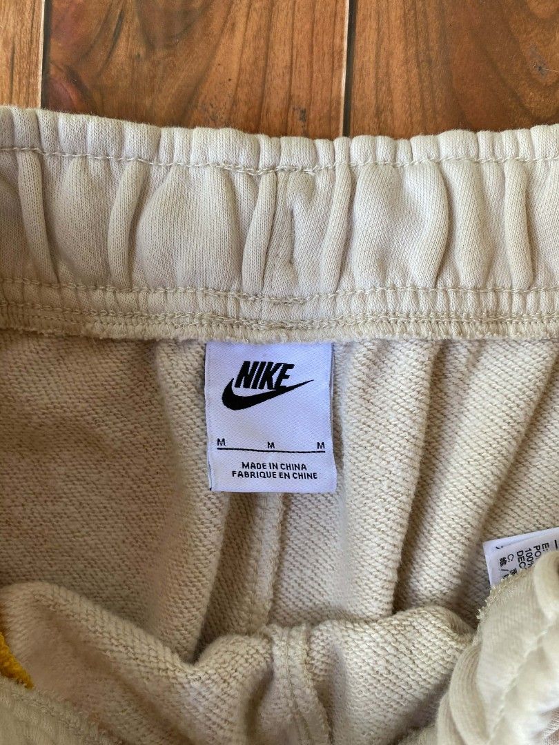 Nike sweet pants (Category: Joggers) located in Nabua. Submitted by clevertiger-896e (Listing ID 1436108290, Image 3). Description: .