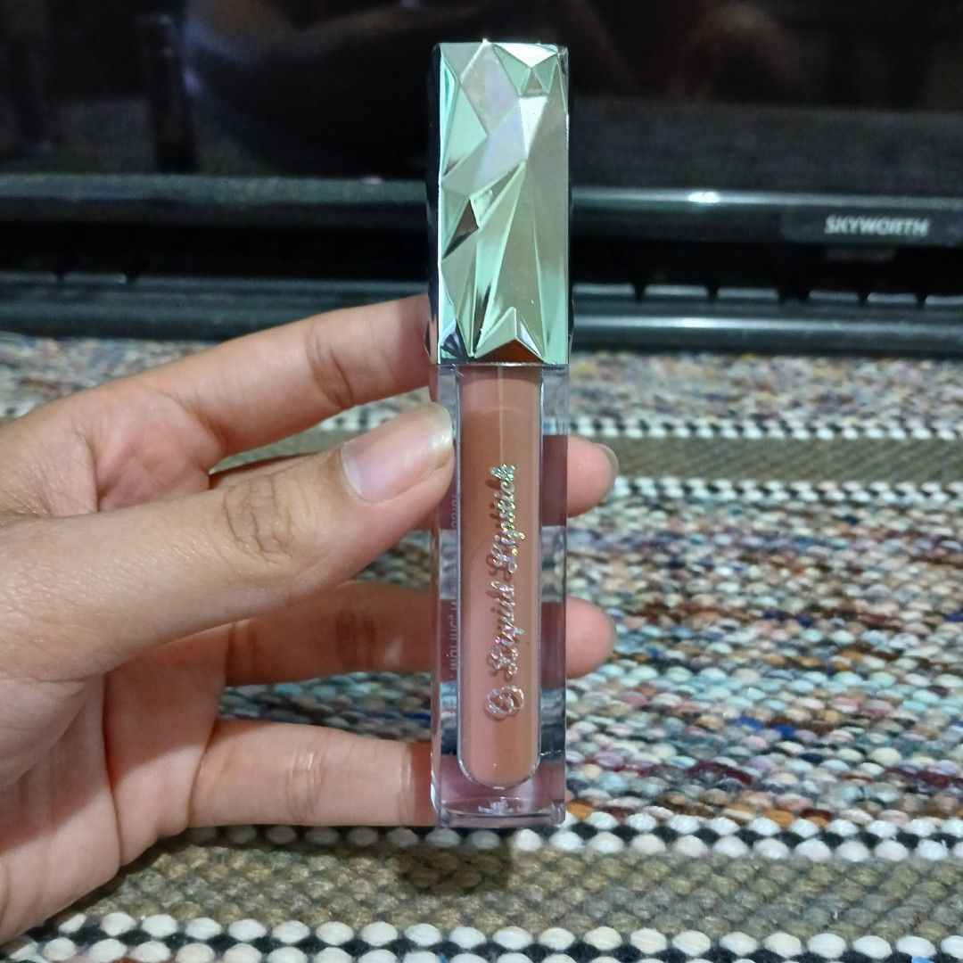 Nude brown Liquid Lipstick (Michael Giordano) (Category: Makeup) located in Quezon City. Submitted by trixiem183 (Listing ID 1436129109, Image 1). Description: - Michael Giordano Liquid Lipstick 💄 Color: Nude-brown (Reveal) ✅️ Good as New, Swatch on hand 👉Rfs: Not my shade 📍 Tandang Sora, QC 🛵 Lalamove or J&T.