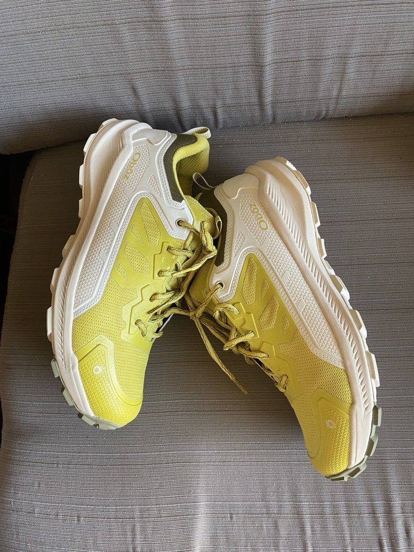 Oboz Ortholite Yellow Sneakers (Category: Sneakers) located in Gattaran. Submitted by sweet_relove (Listing ID 1436166001, Image 2). Description: Also available gray black, slightly used 1050.00.