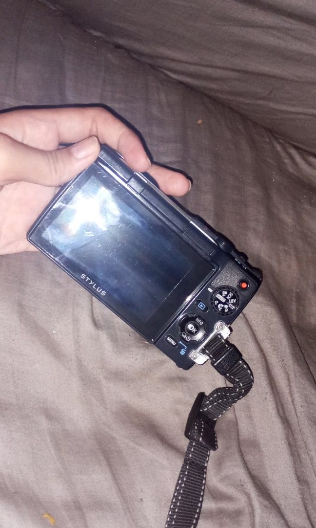Olympus Stylus Tough TG-850 (Category: Cameras) located in Manila. Submitted by krushaa (Listing ID 1436106054, Image 2). Description: Still working only screen not, cause we don't know how to troubleshoot.