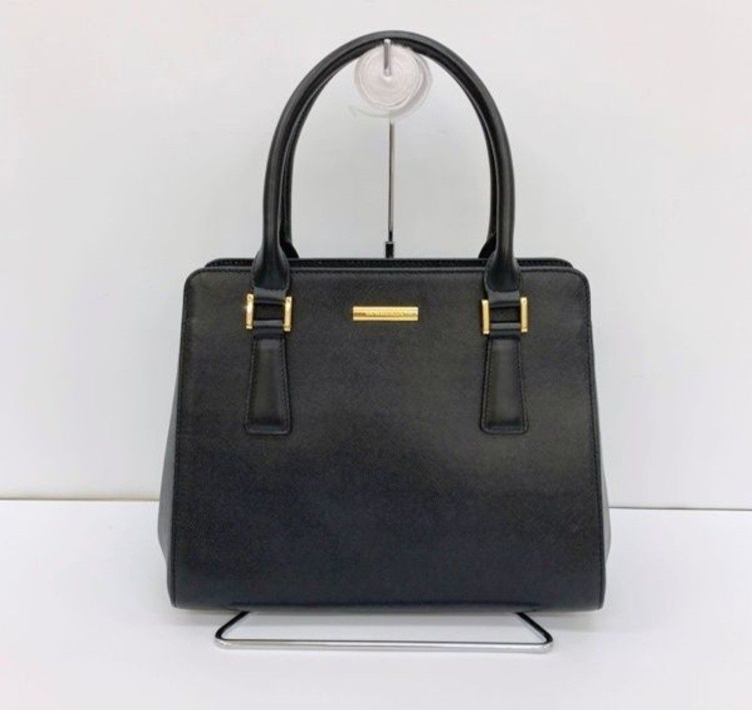 ORIGINAL BURBERRY BAG (Category: Luxury Bags & Wallets) located in Naga. Submitted by closethaveb (Listing ID 1436145247, Image 1). Description: .