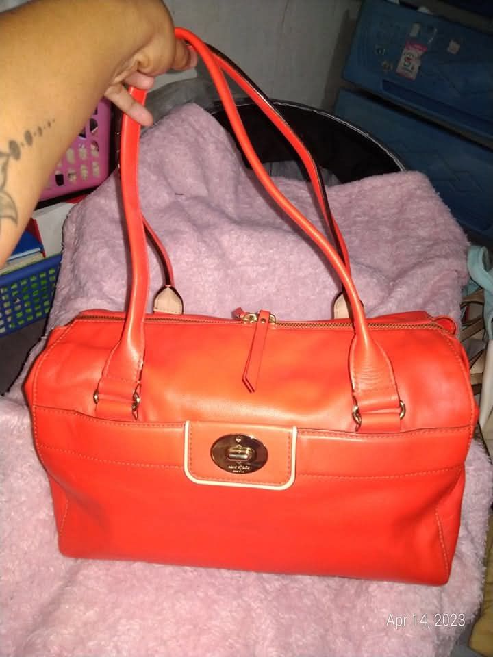 Original Kate Spade Shoulder Bag Hampton Road Collection (Category: Luxury Bags & Wallets) located in Pasig City. Submitted by nyca1989 (Listing ID 1436256537, Image 1). Description: 🧡 Original Kate Spade Shoulder Bag Hampton Road Collection Medium size | Vibrant “flame red” leather ✨ In excellent condition – well kept SRP: $398/18,000-23,000 💸 Yours for only 1,500! Feel free to negotiate! Open to reasonable haggling. Let’s meet halfway and mak