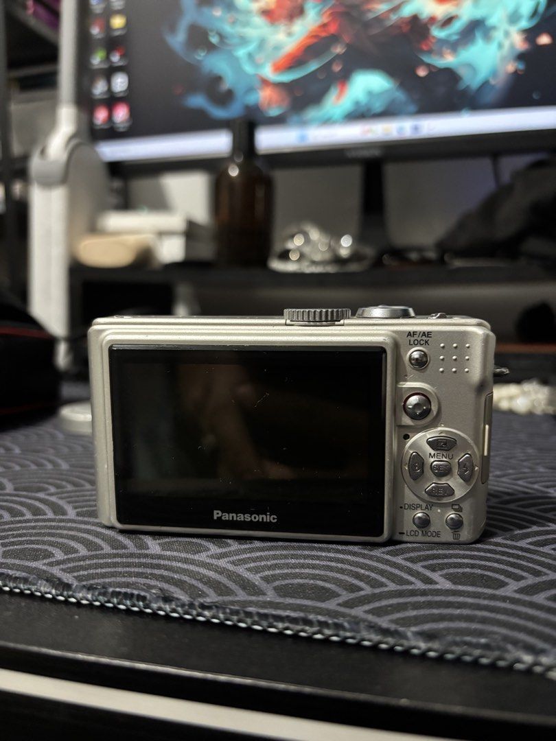 Panasonic Lumix DMC-LX2 (Category: Cameras) located in Quezon City. Submitted by navietuc (Listing ID 1436188683, Image 3). Description: FS: LUMIX DMC-LX2 Inclusions: Charger SD Card Camera Bag Price: 7500 only.