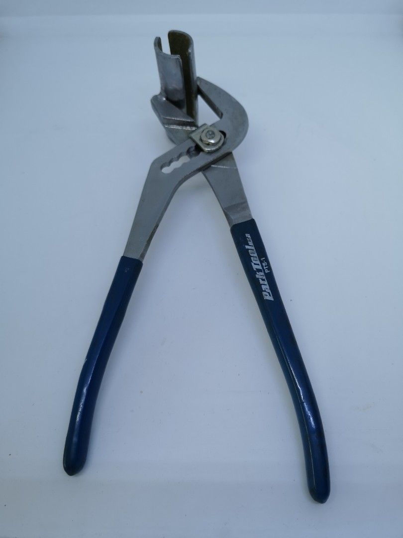 Park Tool PTS-1 Tire Seater (Category: Bicycles) located in Manila. Submitted by isko_sarisari (Listing ID 1436108107, Image 1). Description: .