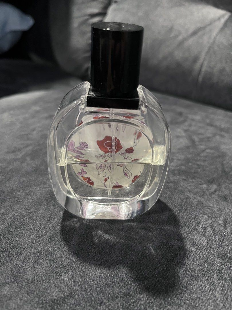 Perfume (Category: Fragrance & Deodorants) located in Pasir Gudang. Submitted by farahnadzirah9308 (Listing ID 1436229118, Image 3). Description: Originally buy from Indonesia Rose Argan -flowery scent -long lasting Already half used. Decided to sell due to so many perfumes .