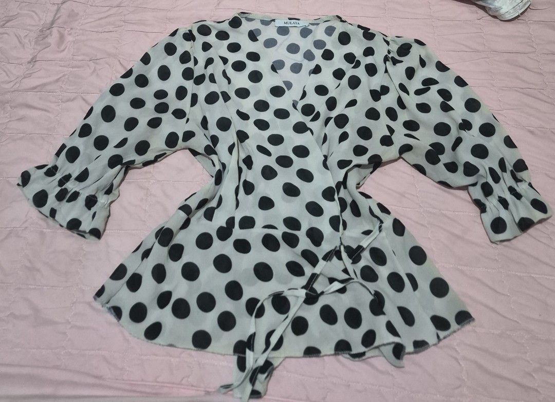 Polka Dot Wrap Blouse | Y2k (Category: Blouses) located in Minglanilla. Submitted by http.cherub (Listing ID 1436234306, Image 1). Description: - Grey wrap blouse with black polka dots .