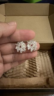 (Category: ) located in . Submitted by chen_closet (Listing ID 1436260447, Image 1). Description: .