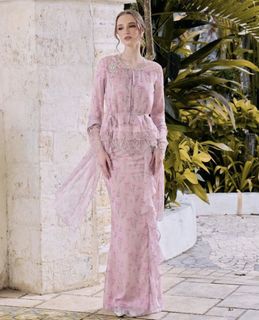 (Category: ) located in . Submitted by dolce_wardrobe (Listing ID 1436194166, Image 1). Description: .