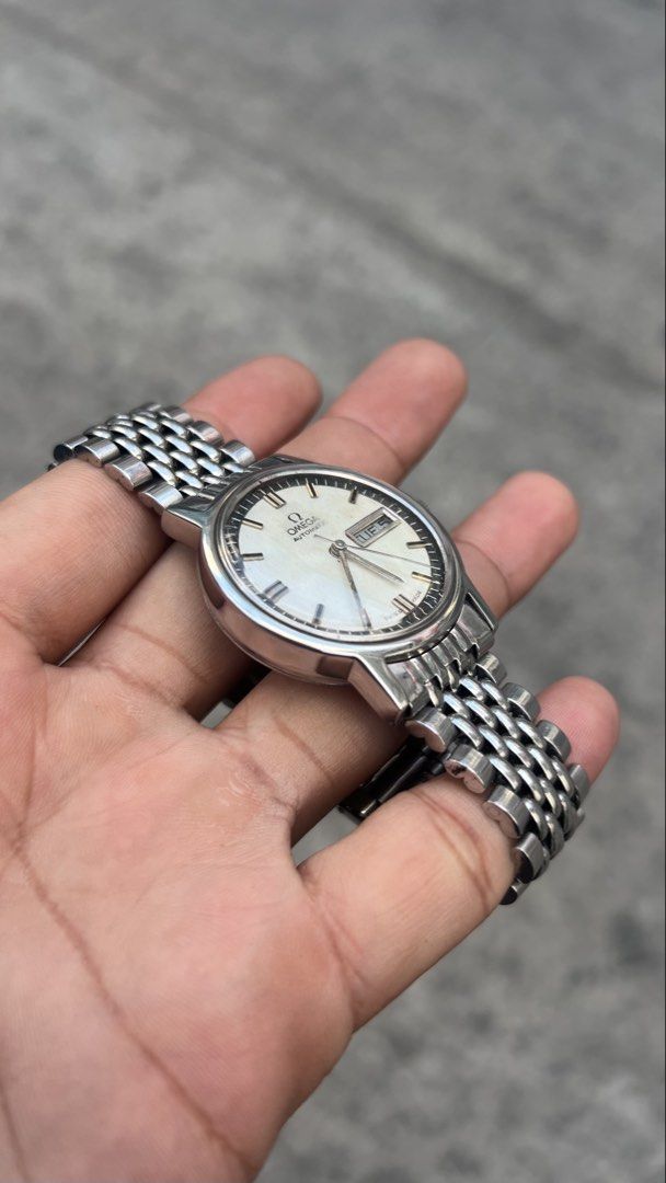 Rare Vintage Omega Dynamic Brushed Finish Dial Ref. 166.0140 (Category: Luxury Watches) located in Caloocan City. Submitted by _alennchan (Listing ID 1436220445, Image 2). Description: Rare Vintage Omega Dynamic Brushed Finish Dial Ref. 166.0140 Mens - Condition: 9.8/10 - Year 1970 - No issue/ Mint condition - Up to 8.5 Wrist Size - Cal. 750 - Case size approx 35mm - Automatic Movement - Comes with replacement box - Money back if provenfake x10 -