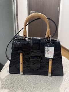 (Category: ) located in . Submitted by menmybags (Listing ID 1436176475, Image 1). Description: .