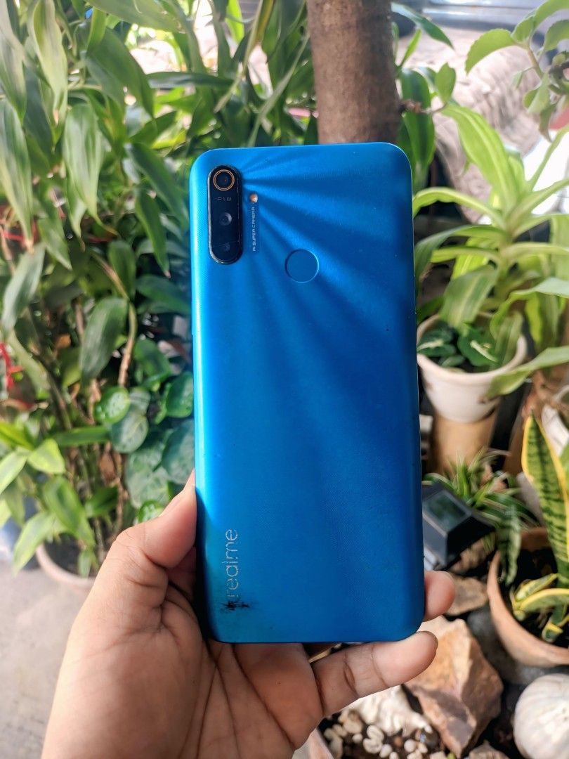 Realme C3 (Category: Realme) located in Quezon City. Submitted by chel2704 (Listing ID 1436105255, Image 2). Description: Realme C3 🅿️1500‼️ 3/32, no issue(maliban sa dents) unit only 5000mah, Android charger. Loc: Qc Vilongco meet up..