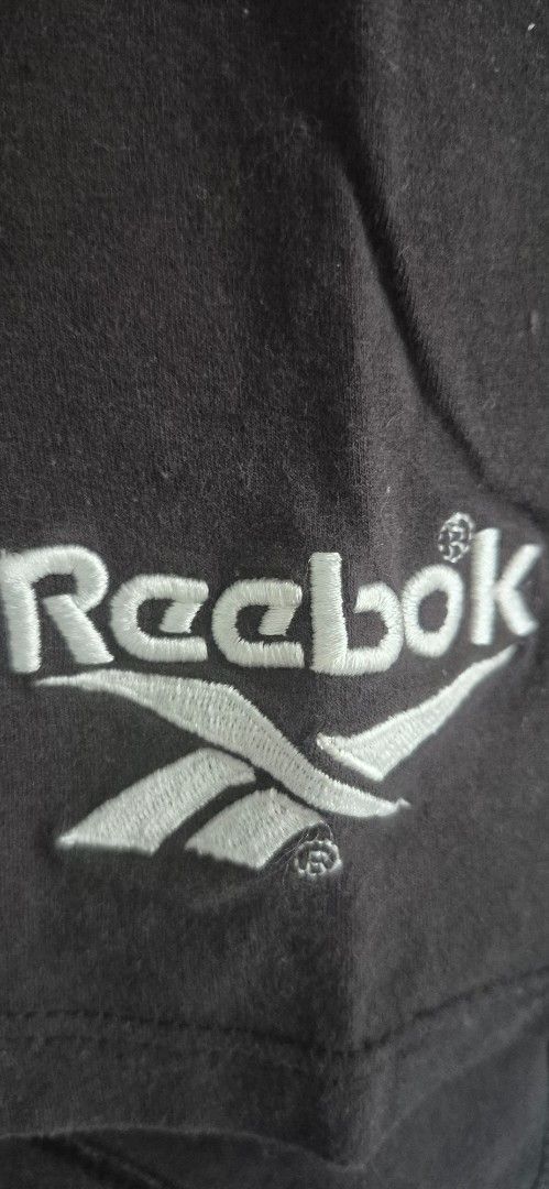 Reebok activewear onesie/ jumpsuit (Category: Activewear) located in Makati City. Submitted by kengravs (Listing ID 1436112058, Image 3). Description: -Reebok logo on front and back - Fitted silhouette. Best fit large. I am medium there is a bit of loose part on the armpit area - Suitable for workouts and physical activities! think of Recess' version of this but in a dark color. .