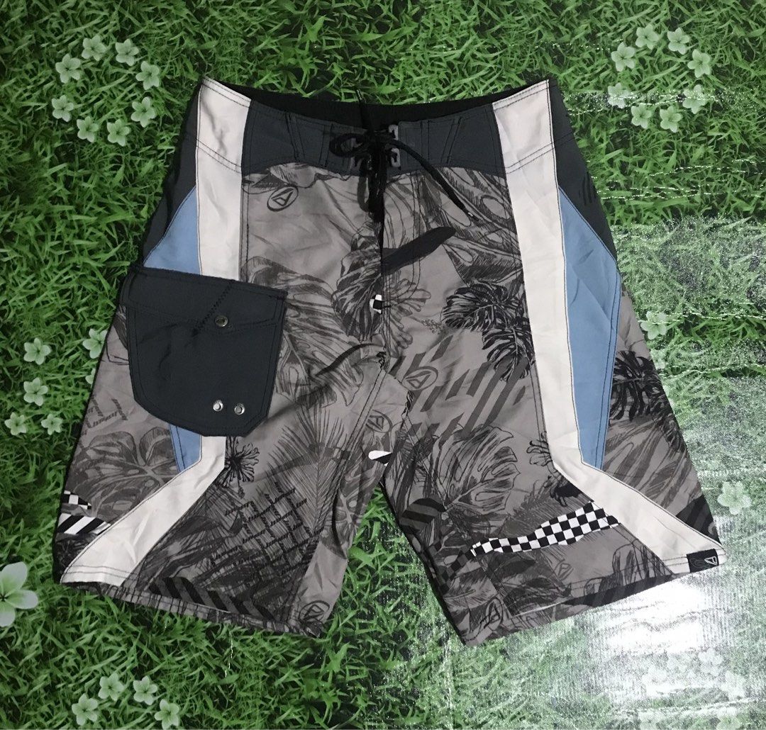REEF Y2K BOARDSHORT (Category: Activewear) located in Cebu City. Submitted by nelsonix (Listing ID 1436144137, Image 2). Description: - REEF Y2K Boardshort - Size: M - Features a unique design - Meetup available at 360 Pharmacy Kinasang-an, Cebu.