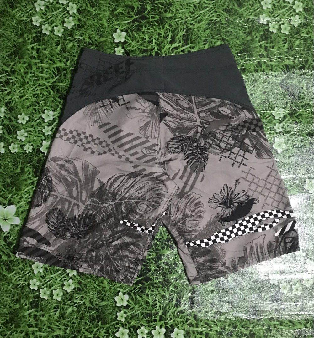 REEF Y2K BOARDSHORT (Category: Activewear) located in Cebu City. Submitted by nelsonix (Listing ID 1436144137, Image 3). Description: - REEF Y2K Boardshort - Size: M - Features a unique design - Meetup available at 360 Pharmacy Kinasang-an, Cebu.