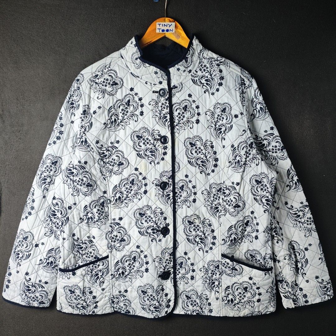 Reversible Quilted Jacket (Category: Coats, Jackets and Outerwear) located in Manila. Submitted by tinytoonthriftshop (Listing ID 1436114200, Image 1). Description: Brand : Unknown Size on tag : 📏 Width x Length : 23x27 Issue : NEED WASH Condition : GOOD 💰 Price : 299 📌 NOTE: Actual color may slightly vary due to lighting and camera. PAYMENT: Gcash / BPI / Maya 📍 Pinagbuhatan, Pasig City 🚚 Delivery: • Same day (book your own rider) • J&T ❗ F