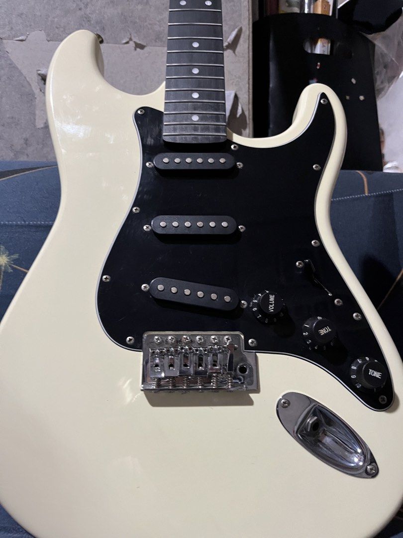 Rj Skycaster Electric guitar (Category: Musical Instruments) located in Manila. Submitted by juliuscase08096 (Listing ID 1436196060, Image 2). Description: RJ Skycaster Ivory White (Black Pick guard) Crispy Switch Smooth Knobs 6 mos old Pristine condition Cash Value:3,500 .
