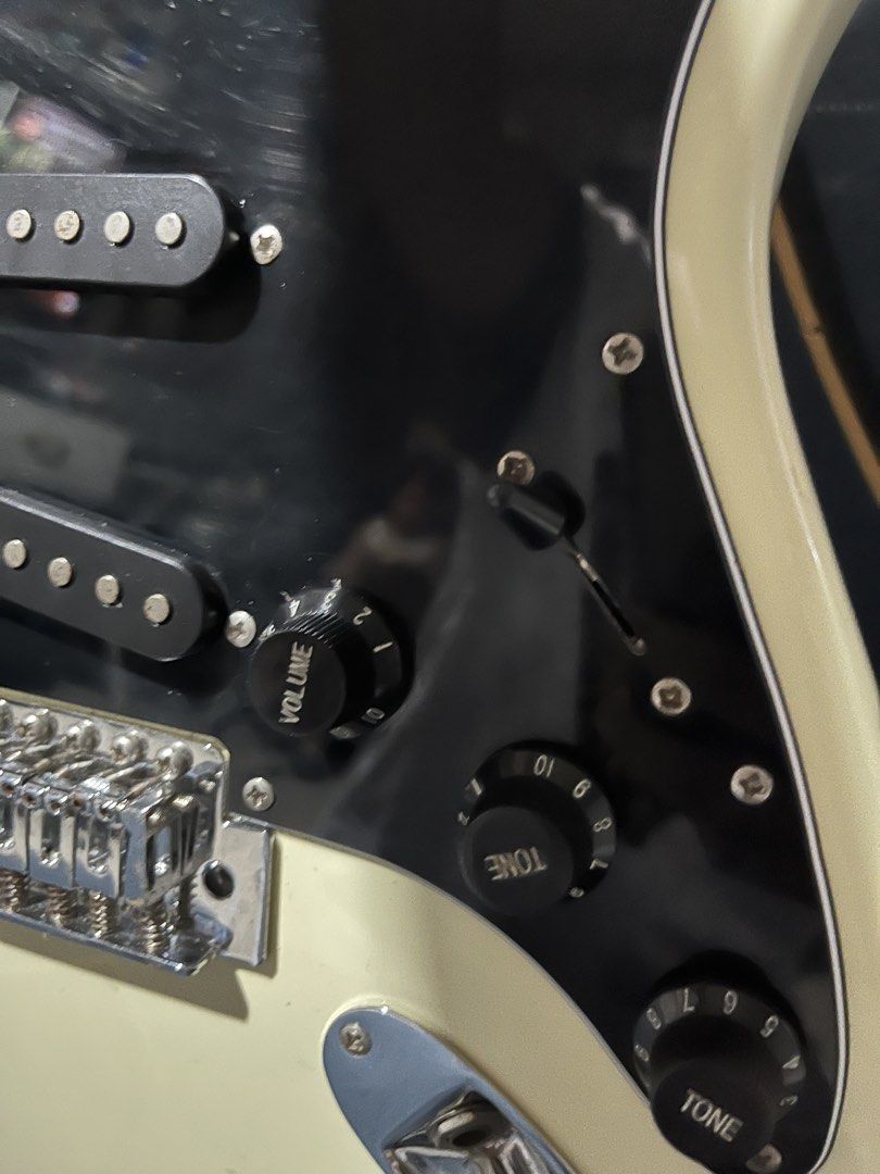Rj Skycaster Electric guitar (Category: Musical Instruments) located in Manila. Submitted by juliuscase08096 (Listing ID 1436196060, Image 3). Description: RJ Skycaster Ivory White (Black Pick guard) Crispy Switch Smooth Knobs 6 mos old Pristine condition Cash Value:3,500 .